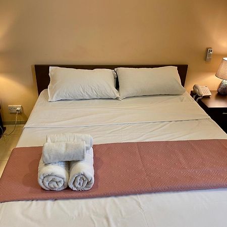 Hotel Malta Paradise Central Accomodation à San Ġiljan Extérieur photo