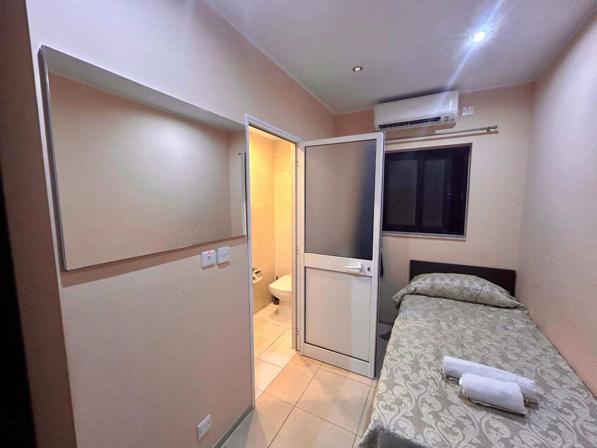 Hotel Malta Paradise Central Accomodation à San Ġiljan Extérieur photo