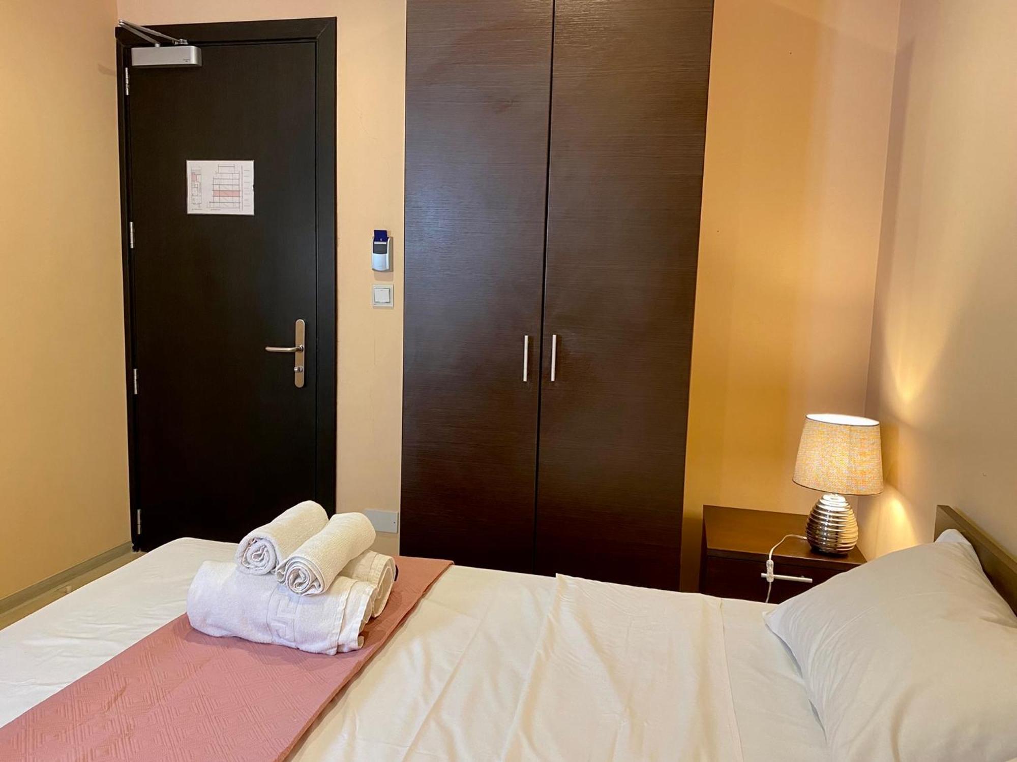 Hotel Malta Paradise Central Accomodation à San Ġiljan Extérieur photo