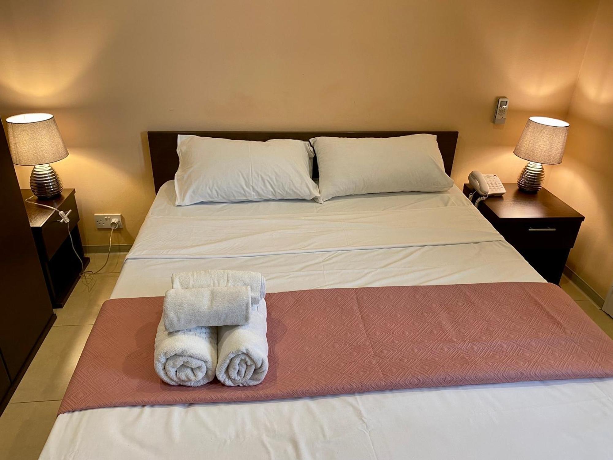 Hotel Malta Paradise Central Accomodation à San Ġiljan Extérieur photo