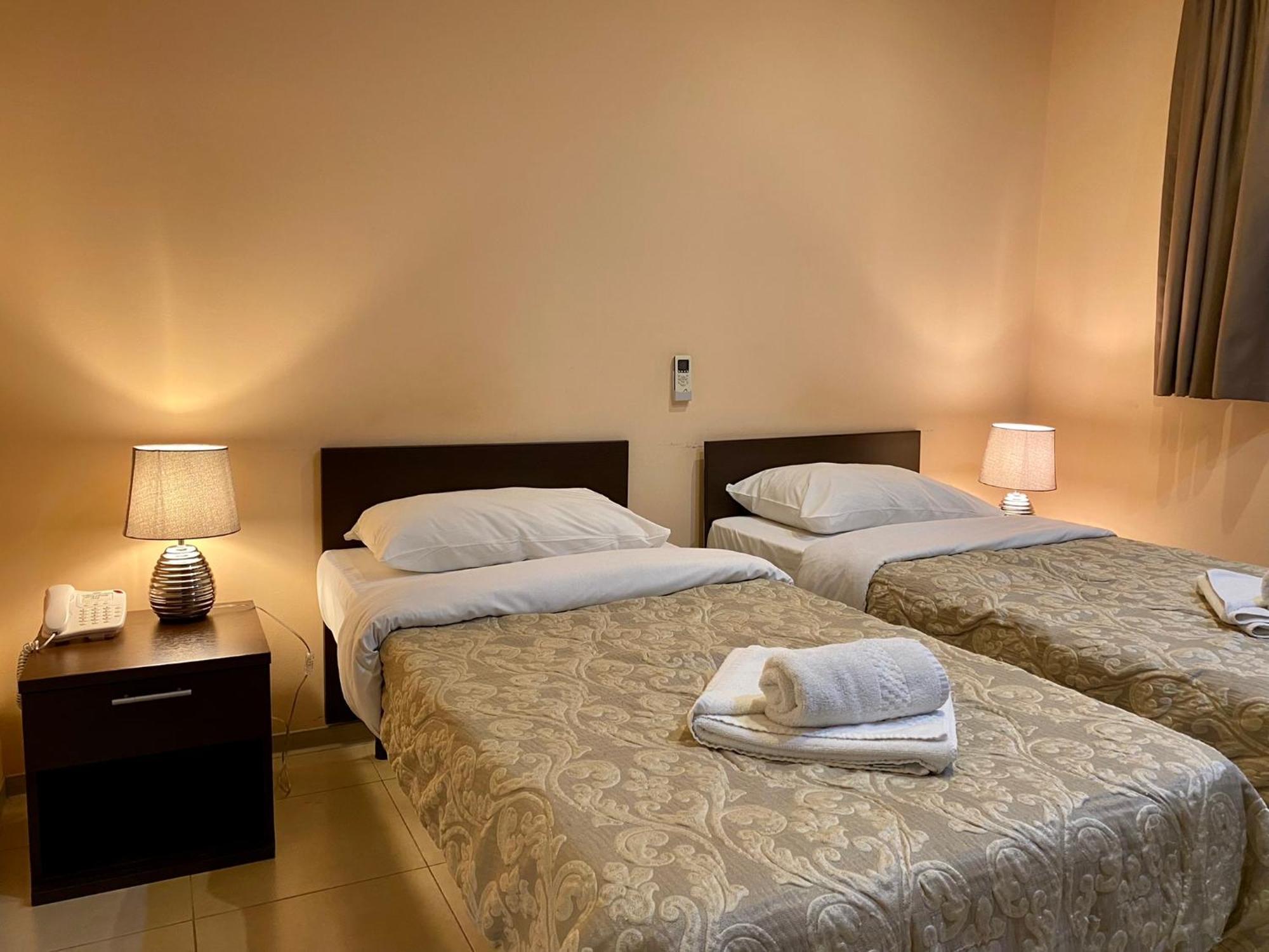 Hotel Malta Paradise Central Accomodation à San Ġiljan Extérieur photo