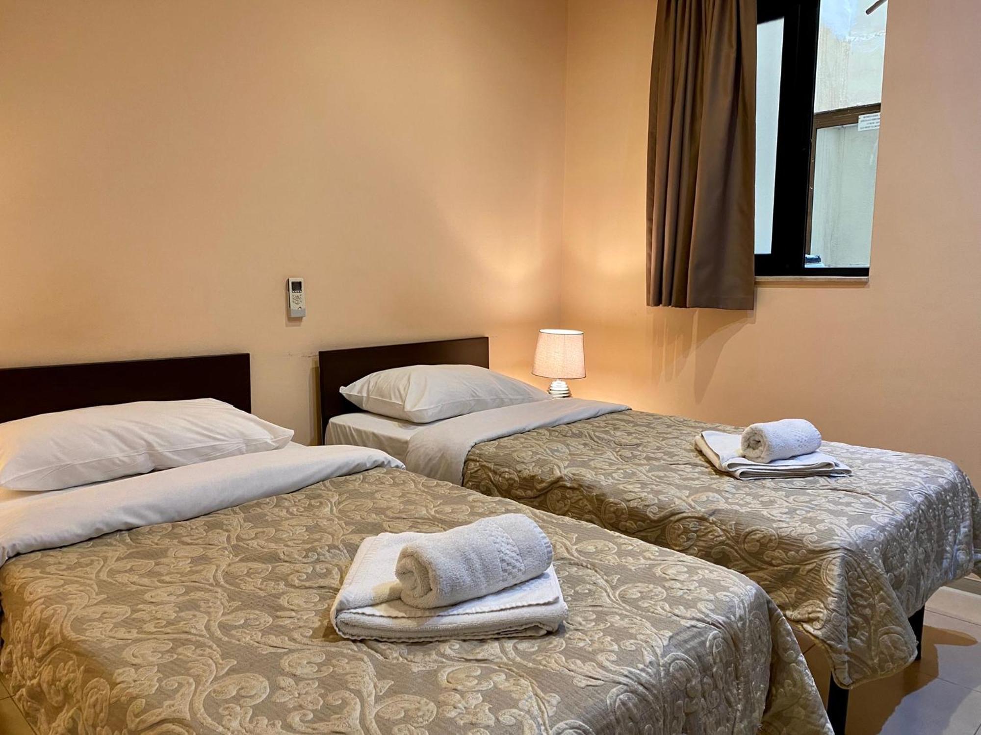 Hotel Malta Paradise Central Accomodation à San Ġiljan Extérieur photo