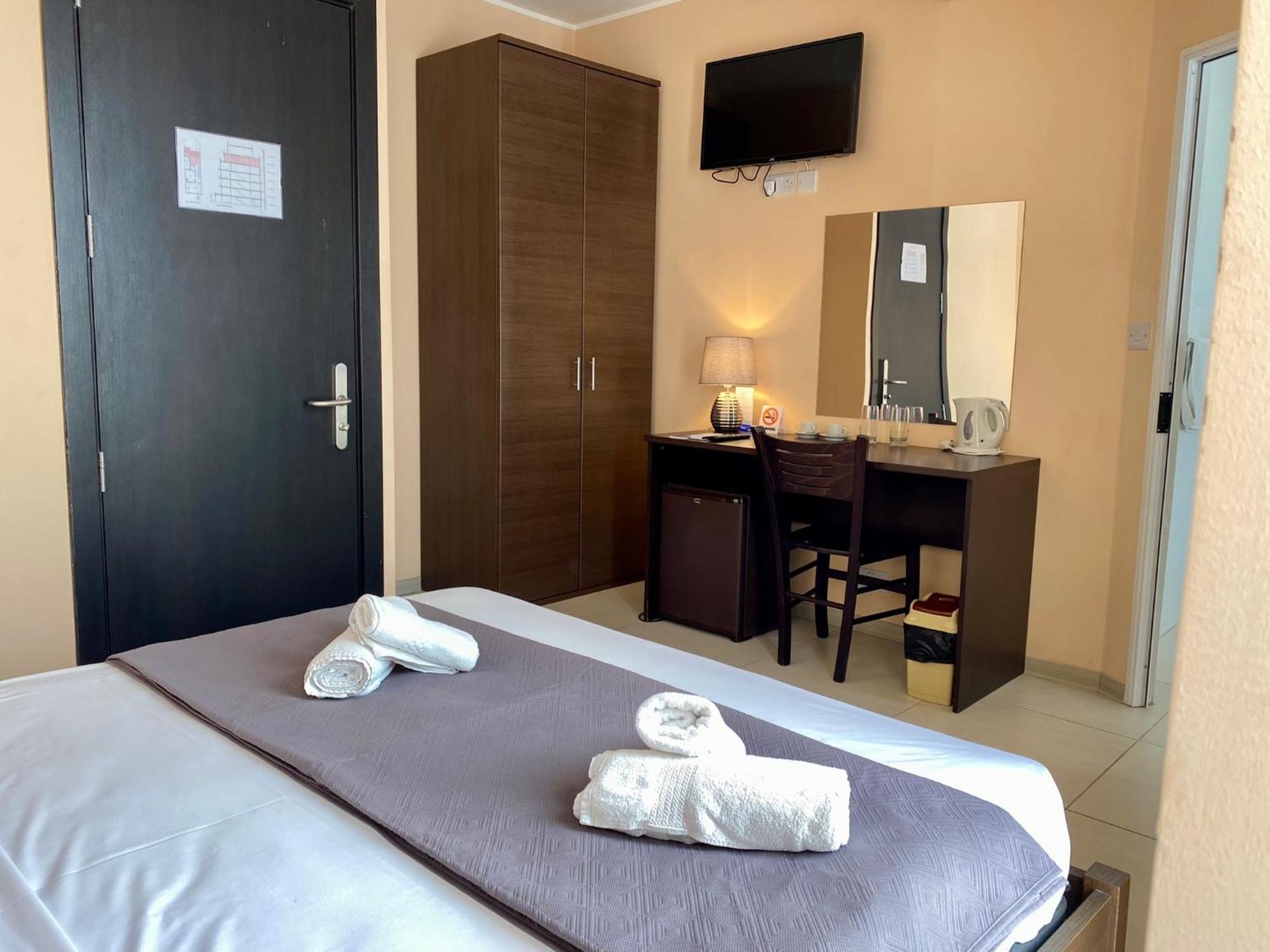 Hotel Malta Paradise Central Accomodation à San Ġiljan Extérieur photo
