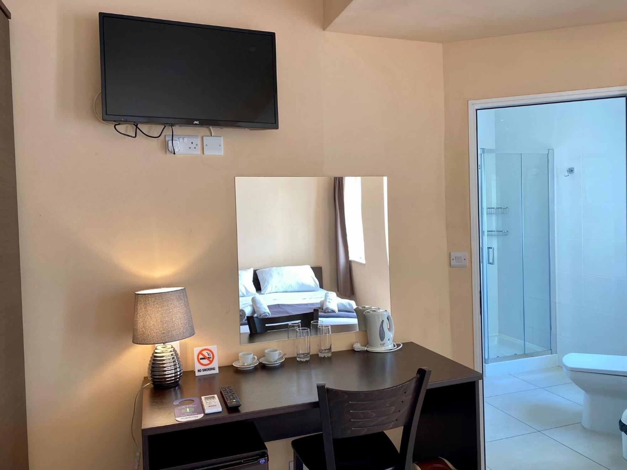 Hotel Malta Paradise Central Accomodation à San Ġiljan Extérieur photo