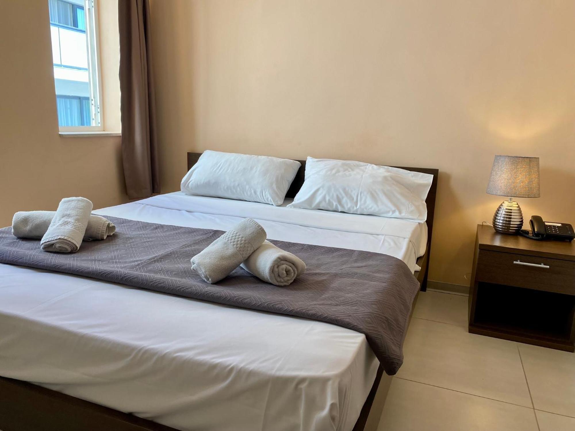 Hotel Malta Paradise Central Accomodation à San Ġiljan Extérieur photo