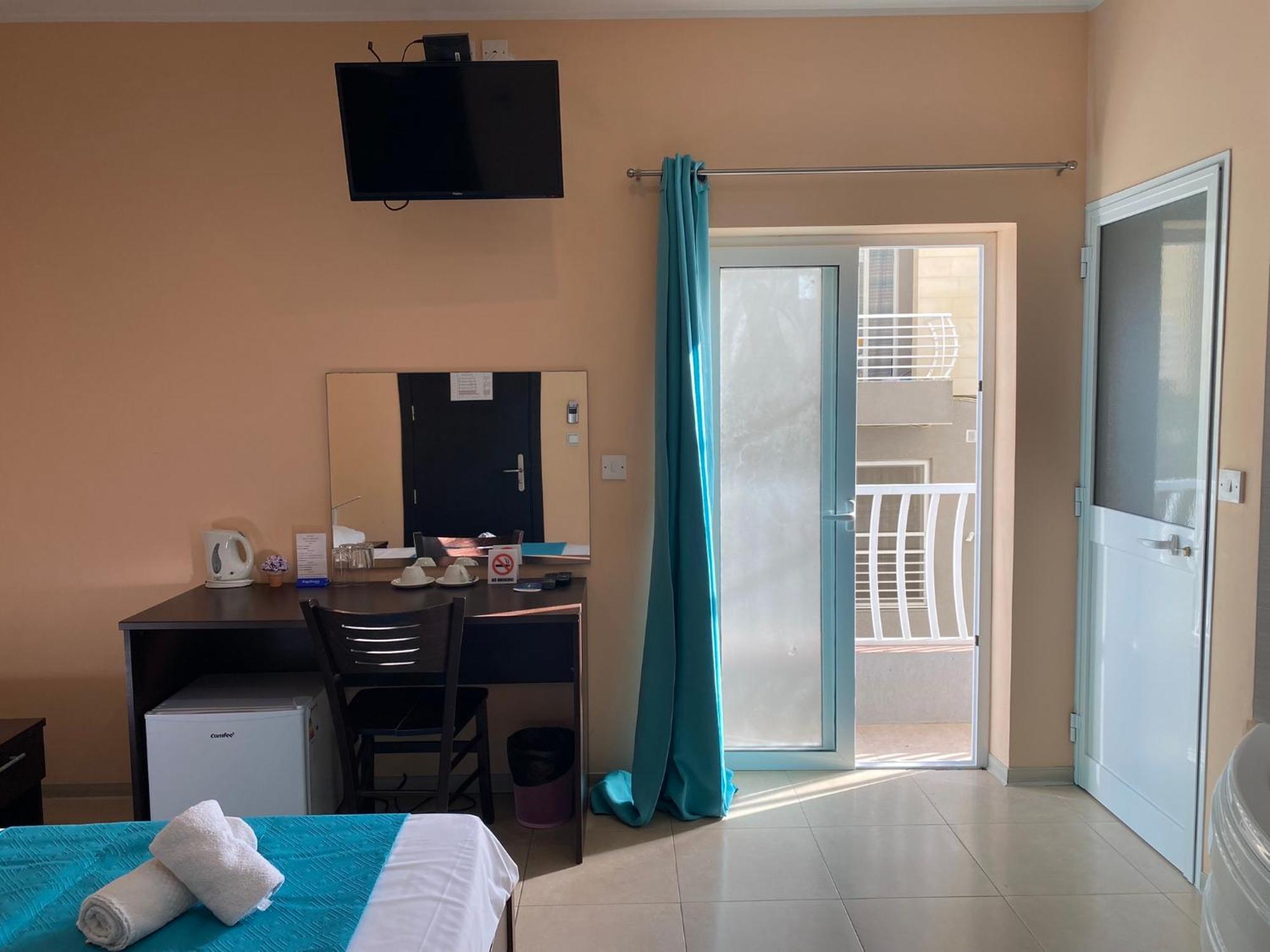 Hotel Malta Paradise Central Accomodation à San Ġiljan Extérieur photo